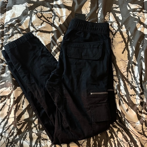 Nike pants- (medium) $60 - Picture 4 of 4